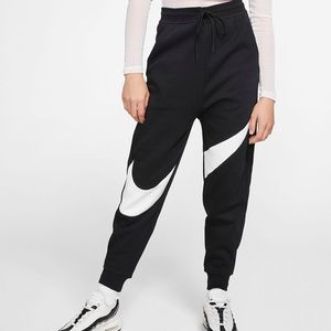 Women’s Nike swoosh sweatpants size small